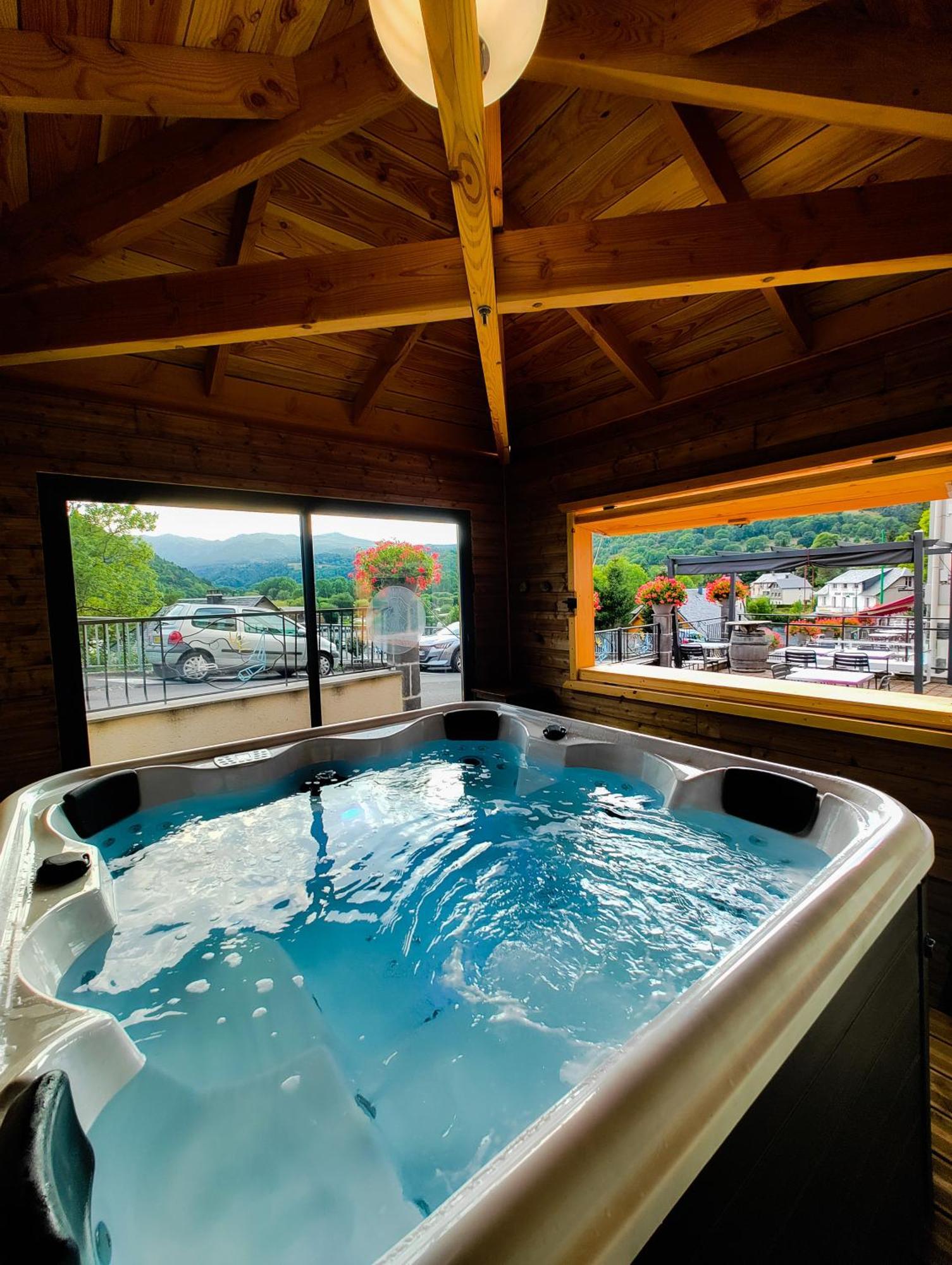 Logis Hotel Le Beau Site Chambon-sur-Lac Exterior photo