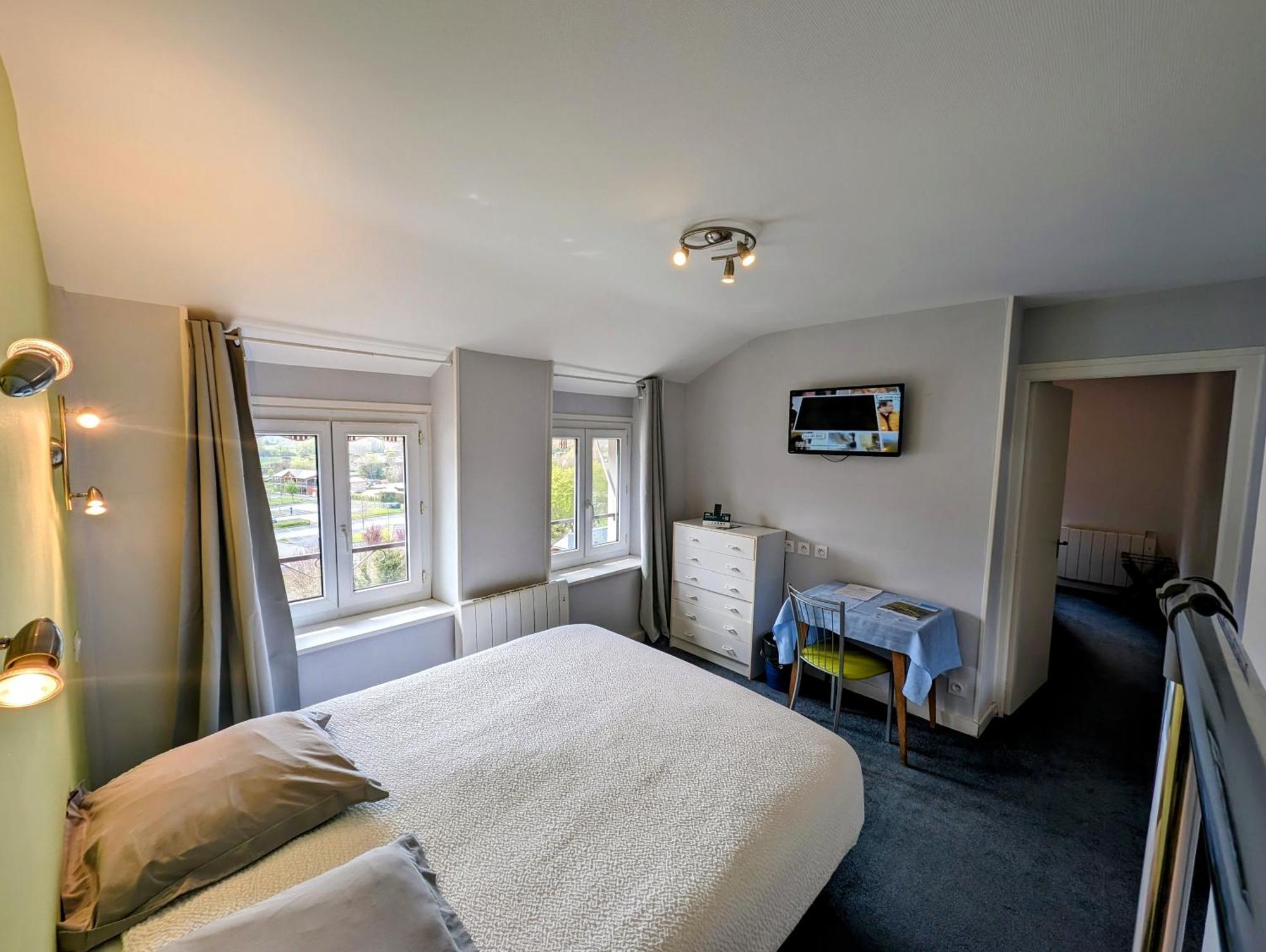 Logis Hotel Le Beau Site Chambon-sur-Lac Exterior photo