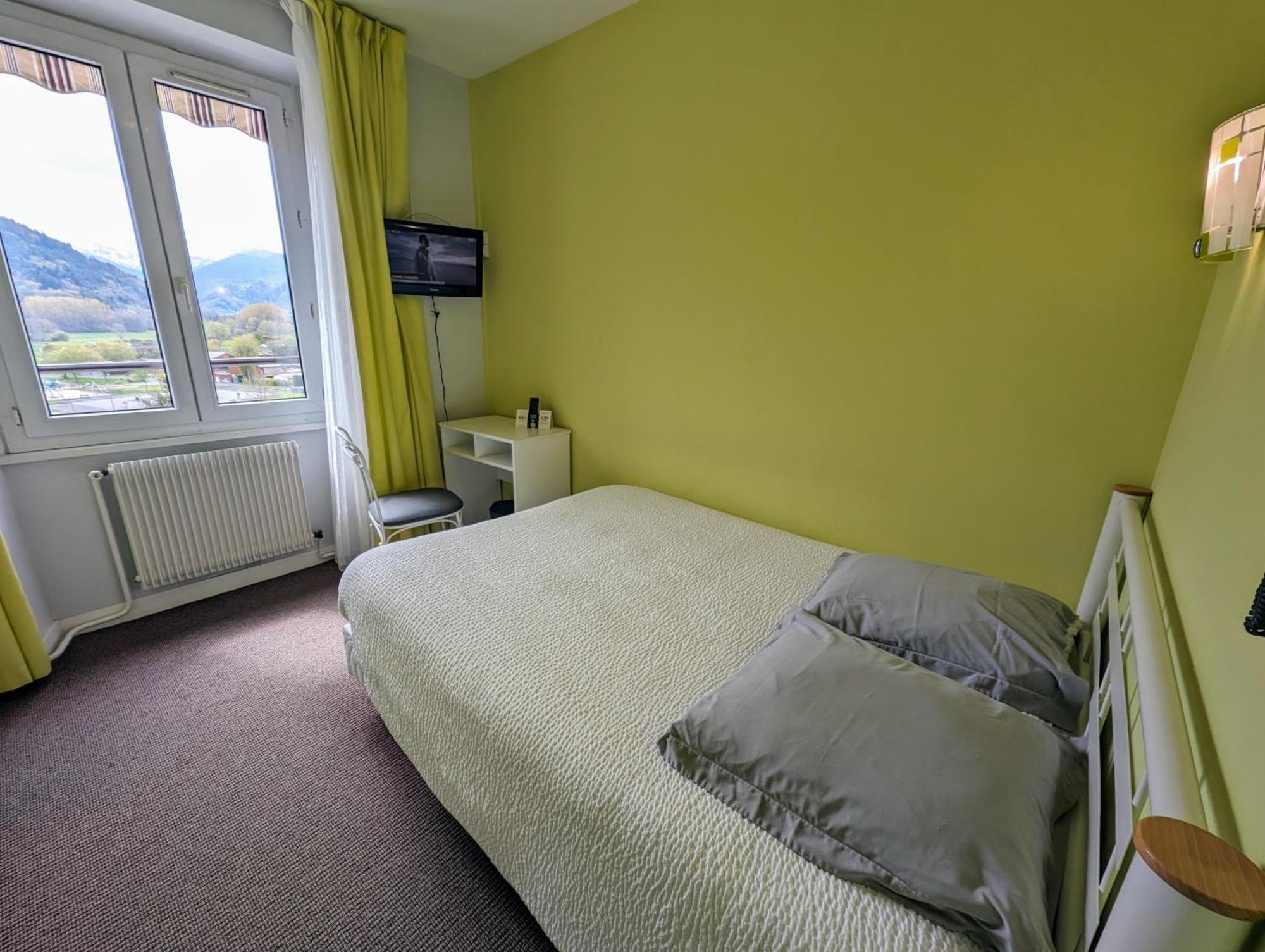 Logis Hotel Le Beau Site Chambon-sur-Lac Exterior photo