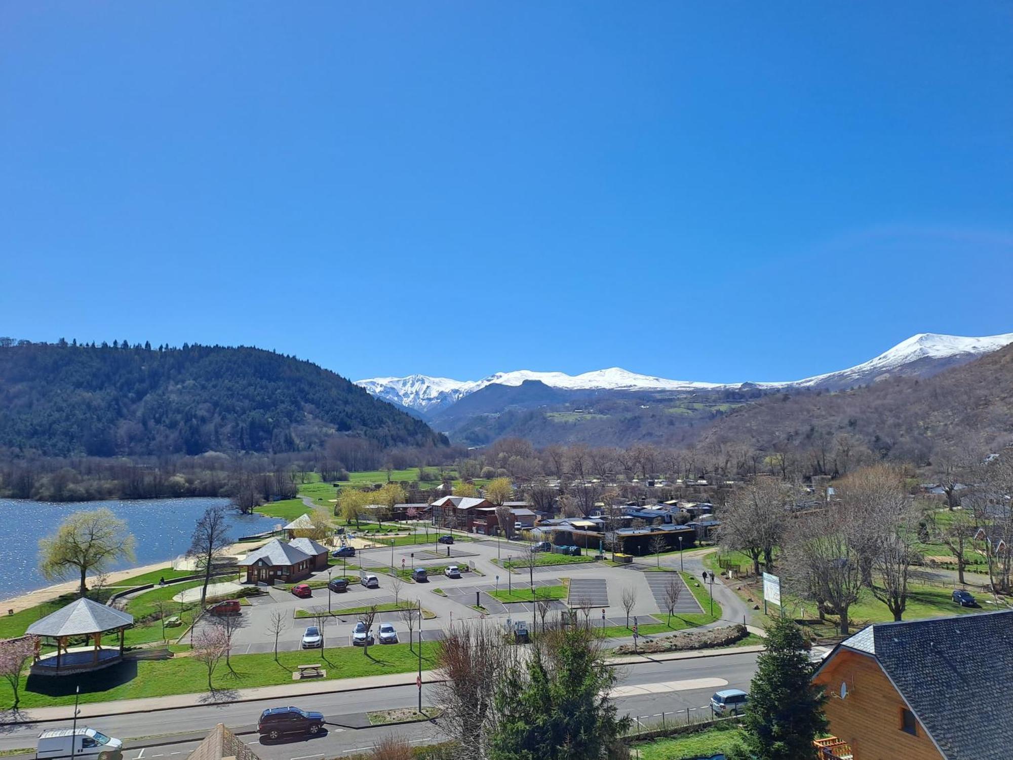 Logis Hotel Le Beau Site Chambon-sur-Lac Exterior photo